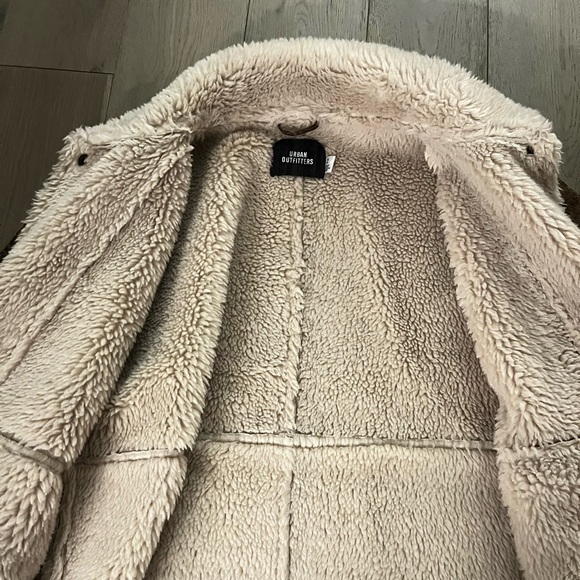 Urban Outfitters Sherpa Button Front Lightweight Coat - Picture 7 of 9